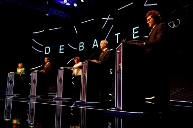 Massa prometió una moneda digital, Milei privatizará las “empresas nefastas” y lo definieron como “gatito mimoso”