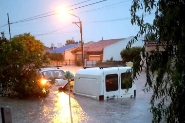 Fuerte temporal y alerta roja en Bahía Blanca: evacuados, inundaciones y más de 250 milímetros de lluvia