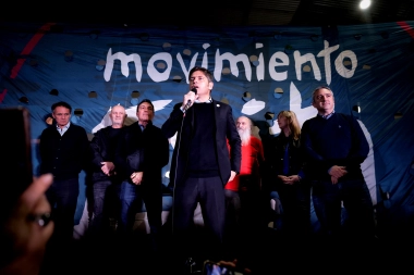 Kicillof llamó a votar para no “hacerle el juego a la derecha" y acusó a Milei de “estafa electoral”