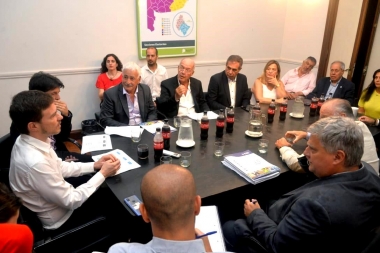Costa se reunió con titulares de FEBA, CEPBA y UIPBA para trazar acciones conjuntas