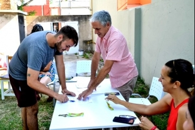 Gastón entregó llaves a nuevos estudiantes de la Residencia Universitaria de Chascomús en La Plata