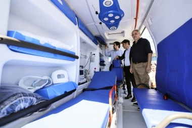 Kicillof visitó Chascomús y denunció la paralización de construcción de viviendas por parte del gobierno de Milei