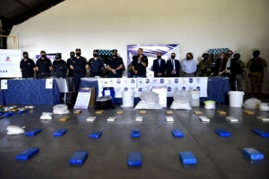 Haloween blanco: La Policía bonaerense desbarató un laboratorio de cocaína en plena producción