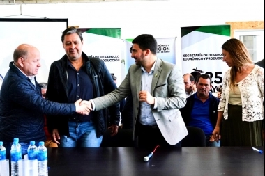 Egüen firmó un convenio para un mega proyecto con el nuevo Sector Industrial de 25 de Mayo