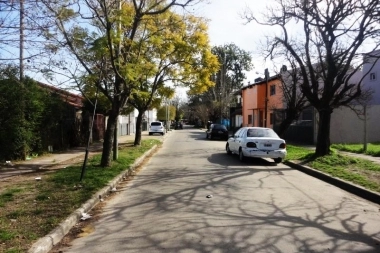 Conmoción en Berisso: una mujer policía se disparó en el medio de la calle