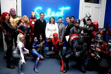 La vicepresidenta de Marvel Studios fue condecorada y recibió la llave de la Ciudad de La Plata