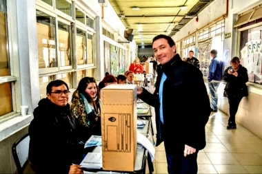 Watson votó en Florencio Varela y destacó que fue “positiva” la dinámica en los comicios varelenses