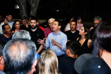 Watson monitoreó la finalización de las obras de iluminación en el barrio La Carolina II