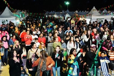 Un éxito: más de 300 emprendedores y 10 mil vecinos participaron de la Expo Echeverría