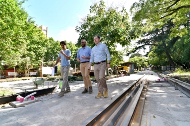 Gray sigue recorriendo obras en su municipio: “Estamos haciendo nuevo este espacio verde”