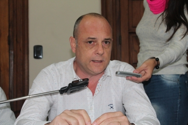 Para el intendente de Carlos Tejedor, el Pacto Fiscal "no le quita autonomía a los municipios"