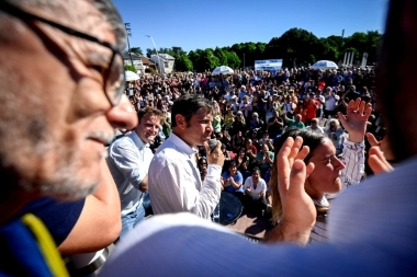 Kicillof visitó Olavarría y remarcó que la Provincia “está en juego” si no gana Massa