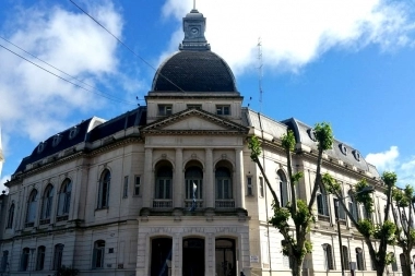 Un Municipio bonaerense sorprende a sus empleados y adelanta el pago de medio aguinaldo