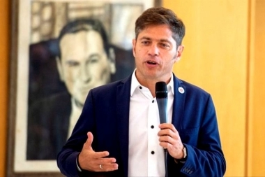 Kicillof afina su campaña y juntó a los intendentes con el ideólogo de la “campaña del Clío”