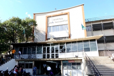 Los problemas en el Hospital San Martín no paran: a los cortes de luz se suma la caída de techos