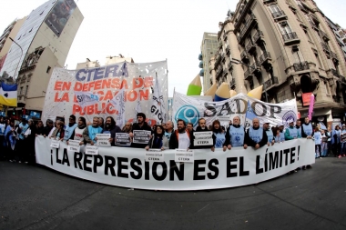 Paro nacional docente: gran marcha en Capital contra hechos de violencia ocurridos en Chubut