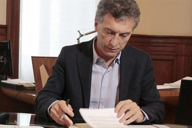 Macri le quita poder a CTERA: firmó un decreto para modificar la paritaria nacional docente