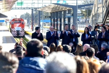 Con un rol activo, Massa presentó la nueva Estación de tren en Grand Bourg