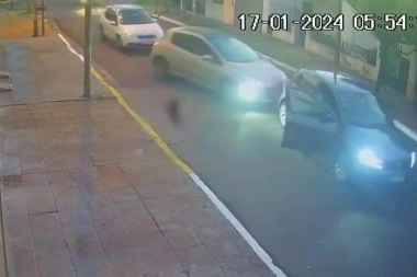 Con la modalidad comando, lo encerraron con tres autos y le robaron todo