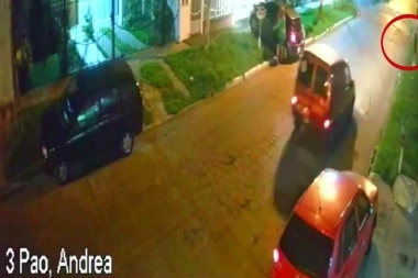 La peor oferta: en la misma cuadra y en simultáneo, cuatro delincuentes atacaron a dos vecinos