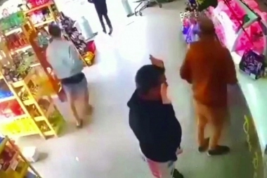 Asalto y persecución: huyeron hasta la casa de un ladrón y cayeron en los techos durante un operativo cerrojo