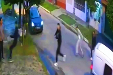 Conurbano descontrolado: una banda de jóvenes pirañas robaron un auto de "boquilla"