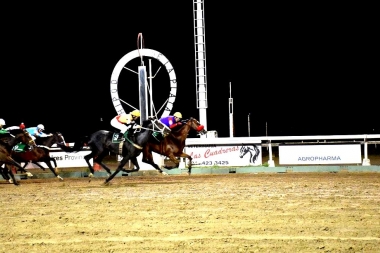 Tras apasionante carrera, el Gran Premio Dardo Rocha fue para “Sólo un momento”