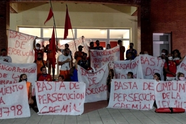 Guardavidas de Monte Hermoso acusan al Municipio de "intimar" a los trabajadores