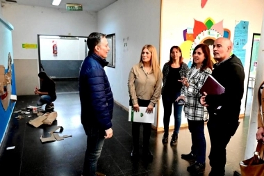 Gray recorrió escuelas, conversó con vecinos de y remarcó a las instituciones de labor social