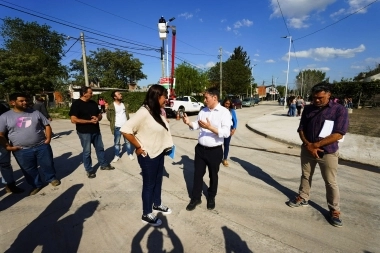 Gray recorrió obras en El Jagüel y firmó un convenio para garantizar el acceso a servicios básicos