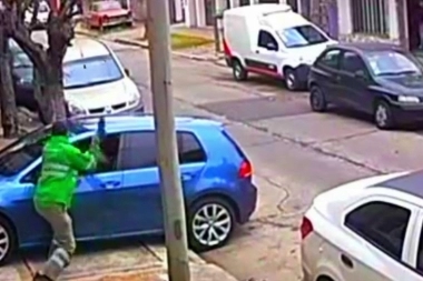 Llegó al vuelo como Harry Potter y echó a dos ladrones con escobazos