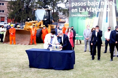 Espinoza firmó dos convenios para la remodelación de estaciones de trenes en La Matanza