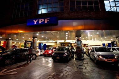 Junio arrancó con aumentos: YPF  subió 1,5 por ciento el precio de sus combustibles