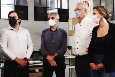 Funcionarios y candidatos del Frente de Todos recorrieron una planta de servicios de higiene