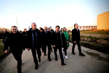 Kicillof junto a Secco y Cagliardi recorrieron el avance de obras en planta potabilizadora de Ensenada