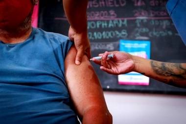 Provincia llamó a mayores de 18 con comorbilidades a inscribirse en el plan de vacunación