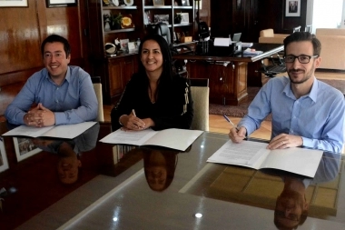 Simone y Correa firmaron un convenio por viviendas para Malvinas Argentinas