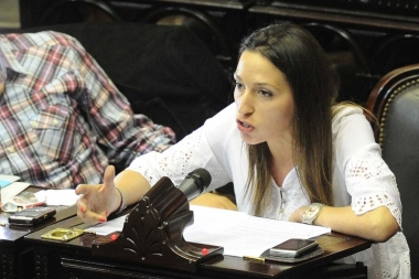 Mayra Mendoza cruzó a Molina por el ajuste: “No fue elegido para cumplir órdenes de Vidal”