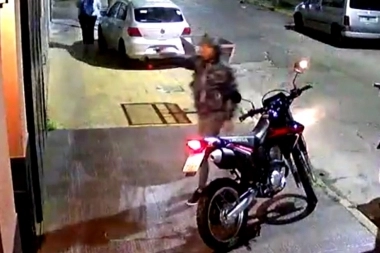 Video: fusilaron a un policía de la Ciudad para robarle la moto