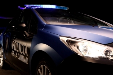 Video: incomprensible ataque de un policía porteño a un hombre en situación de calle
