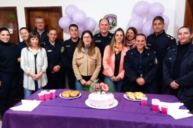 Con mates, café y tortas, la Comisaría de la Mujer y la Familia de Rauch celebró su 10° aniversario