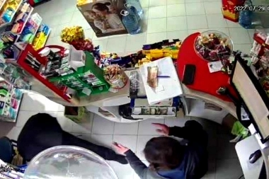 Video: comerciantes y adultos mayores sufrieron violentos robos en la costa bonaerense