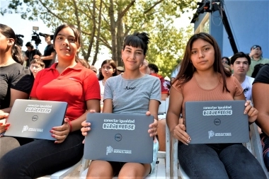 Provincia distribuirá cerca de 300 mil computadoras para estudiantes secundarios