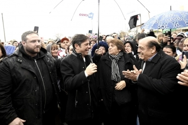 Kicillof recorrió Berazategui y destacó que las obras realizadas “traen dignidad a los barrios”