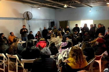 Santilli afina sus pasos por el Conurbano: visita y encuentro con vecinos en Berazategui
