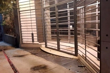 Repudio por el violento ataque al edificio del Grupo Clarín