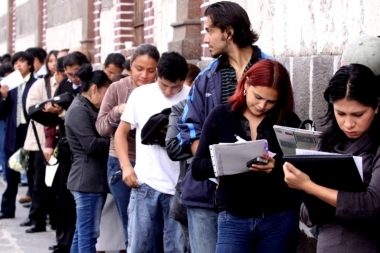 Exigen a Kicillof que reglamente “urgente” la Ley de Empleo Joven sancionada hace más de 1 año