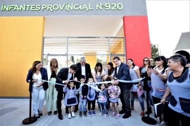 Junto a Ferraresi, Kicillof inauguró el edificio del Jardín de Infantes N° 920 en Gerli