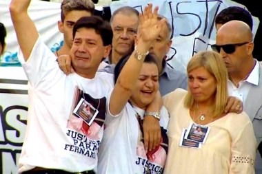 Tras multitudinaria marcha, los padres de Fernando pidieron justicia a un mes de su asesinato
