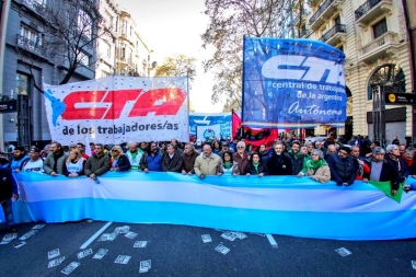 Camioneros y las CTA se movilizaron contra Macri: críticas al “ajuste y la reforma laboral”